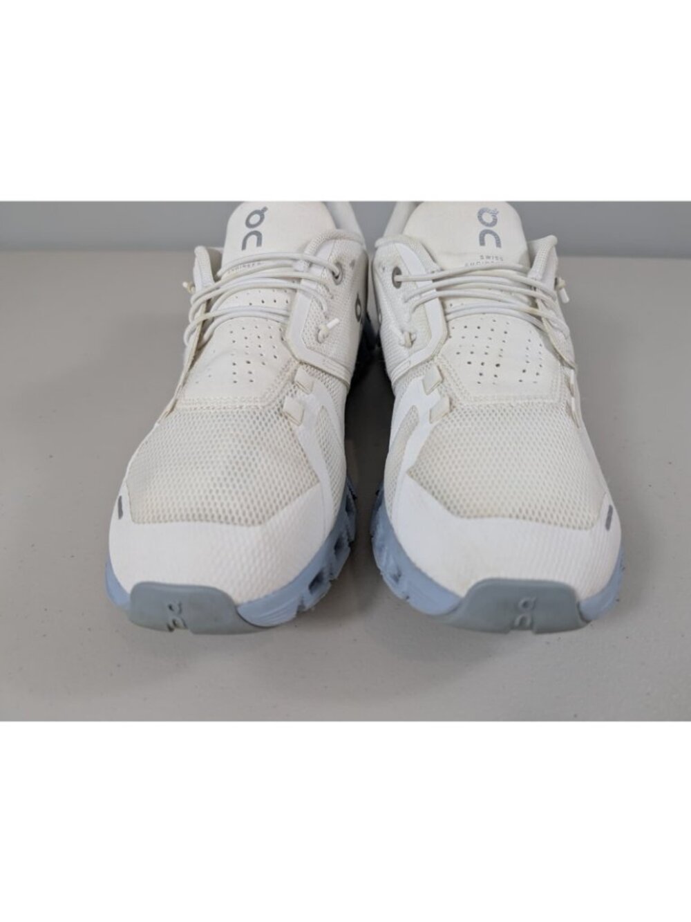 On cloud running sneakers in white/blue color women's size 9 - Picture 2 of 15